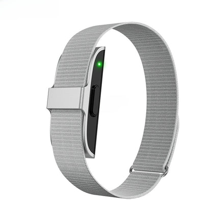 Smart Bracelet with Heart Rate and Temperature Monitoring